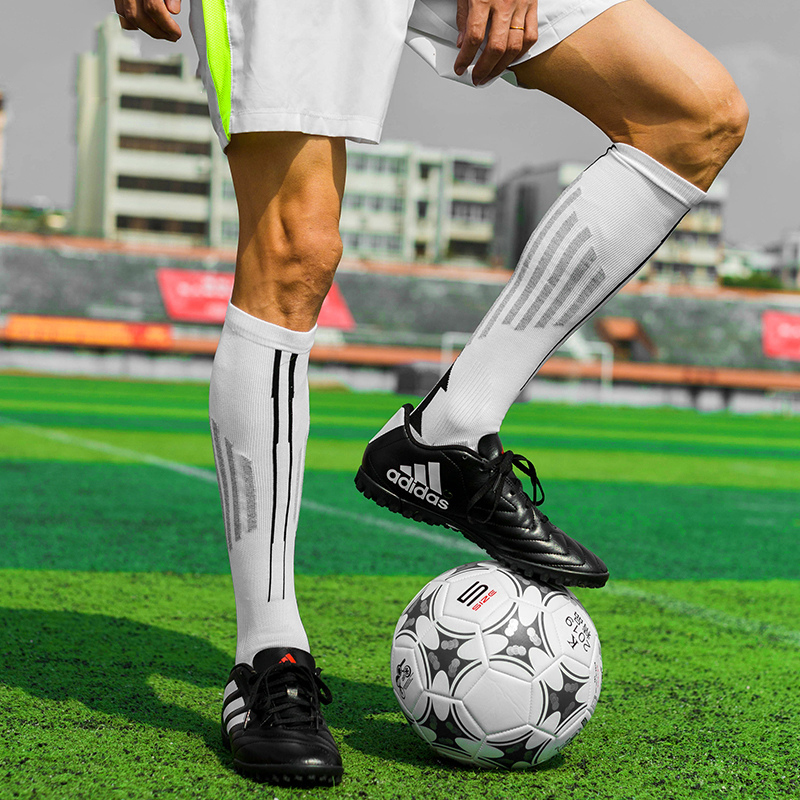 Priedušné rýchloschnúce futbalové ponožky
