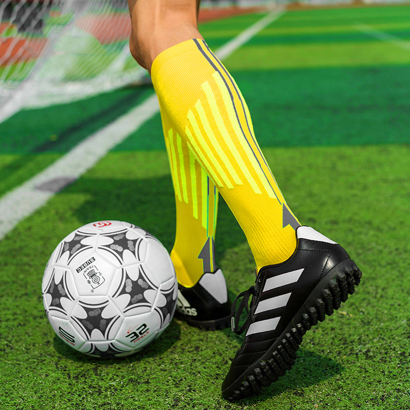 Priedušné rýchloschnúce futbalové ponožky