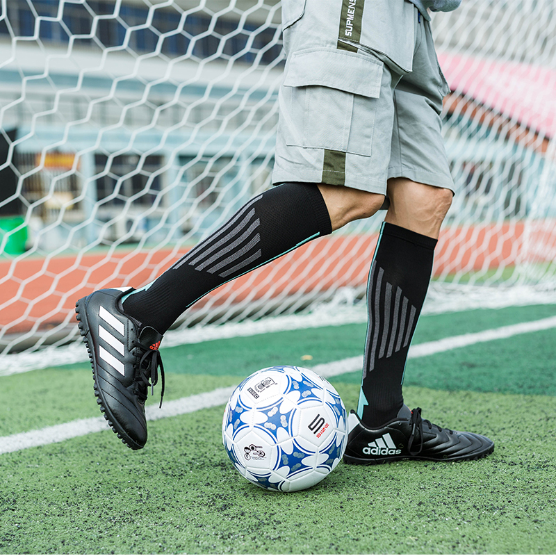 Priedušné rýchloschnúce futbalové ponožky